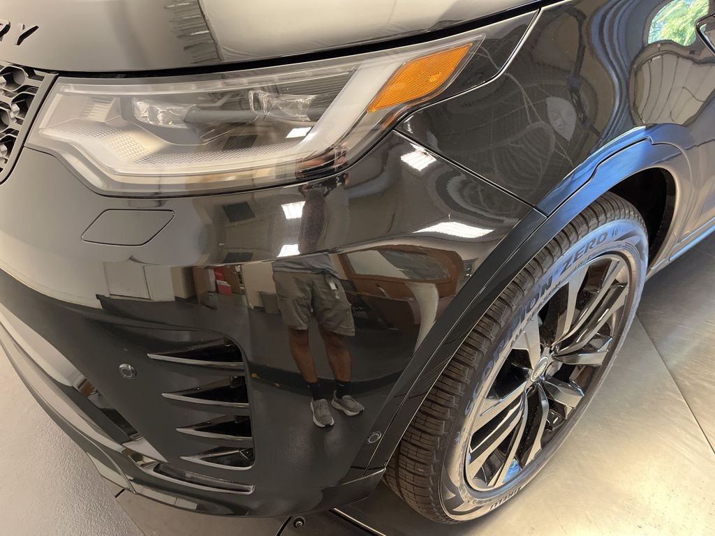 Thumbnail: 2026 Land Rover Discovery - 9