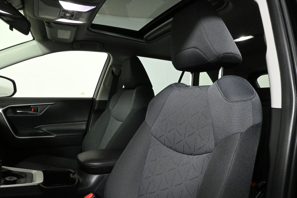 Thumbnail: 2022 Toyota RAV4 - 16