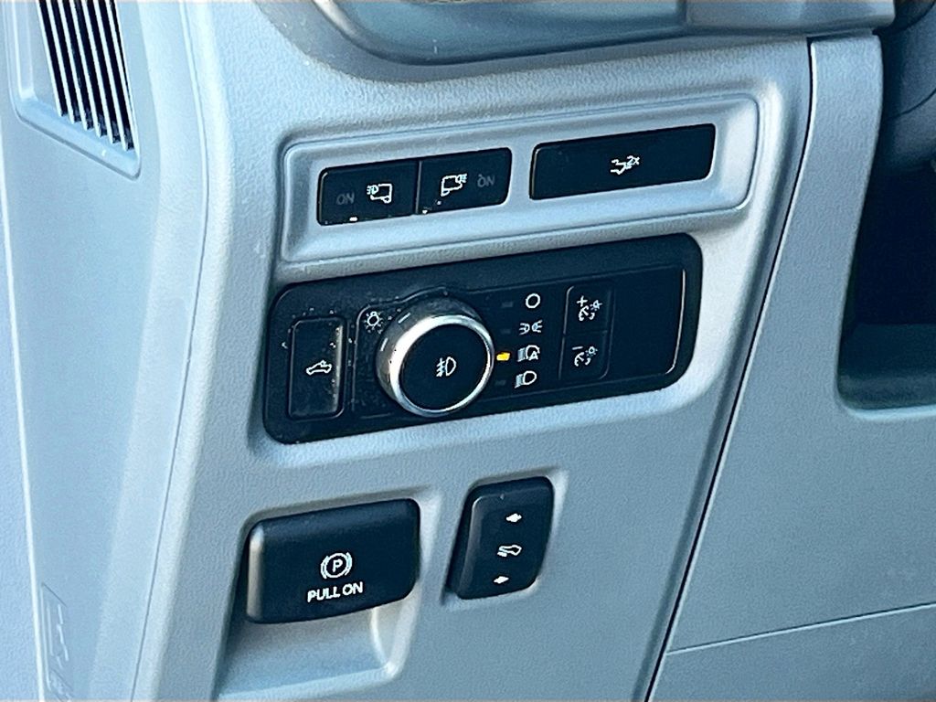 2023 Ford F-150 Lariat - 9