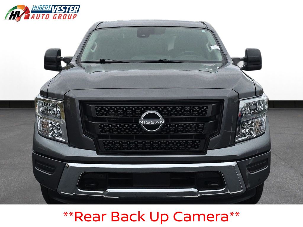 2024 Nissan Titan SV Crew Cab photo 3