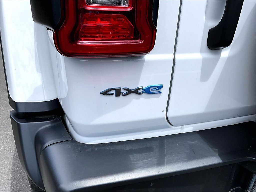 2023 Jeep Wrangler — photo 25