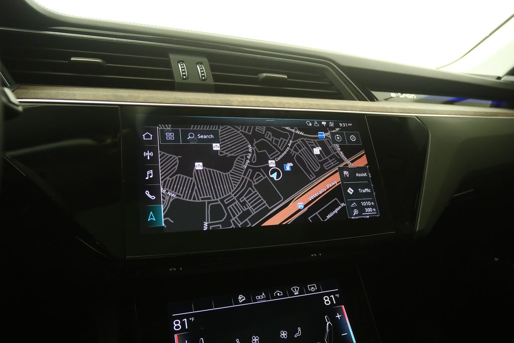 Thumbnail: 2019 Audi e-tron - 26