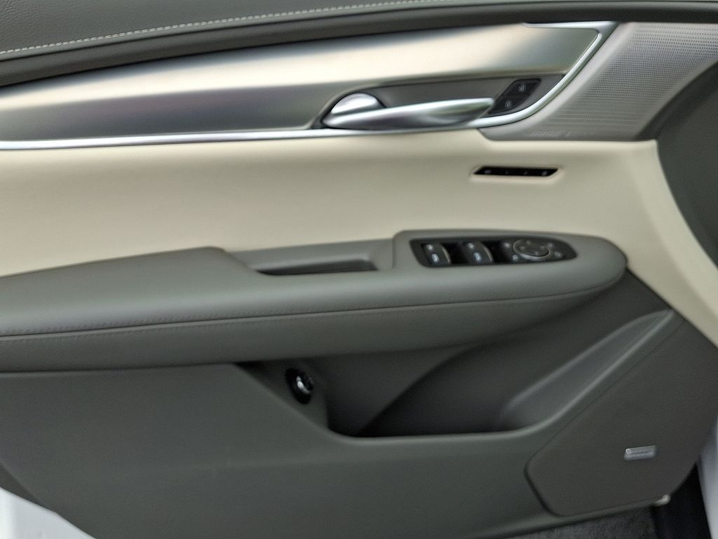 Thumbnail: 2023 Cadillac XT5 - 13