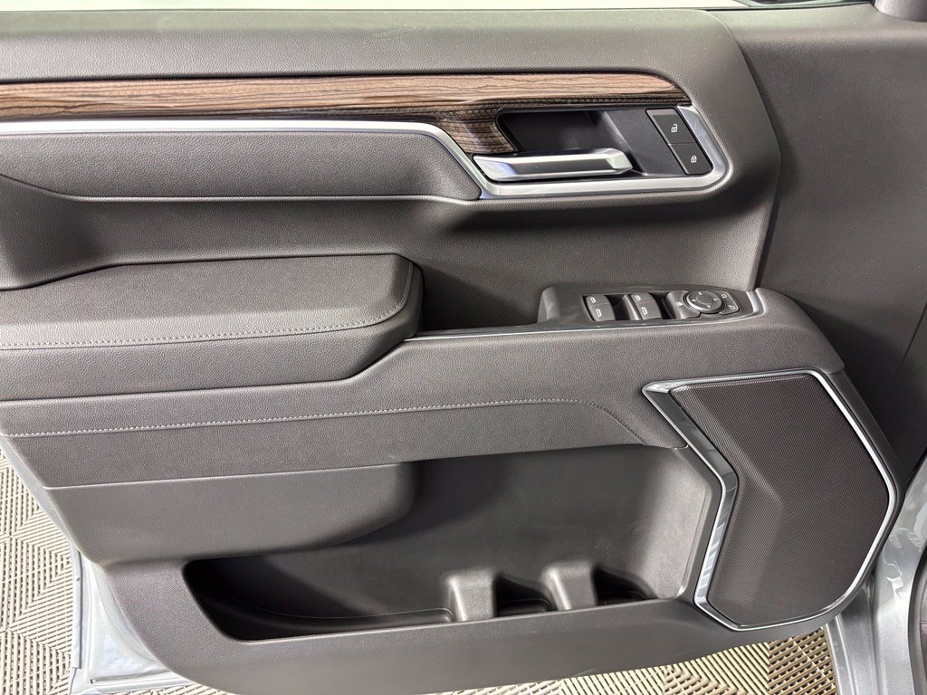 Thumbnail: 2026 Chevrolet Silverado 1500 - 26