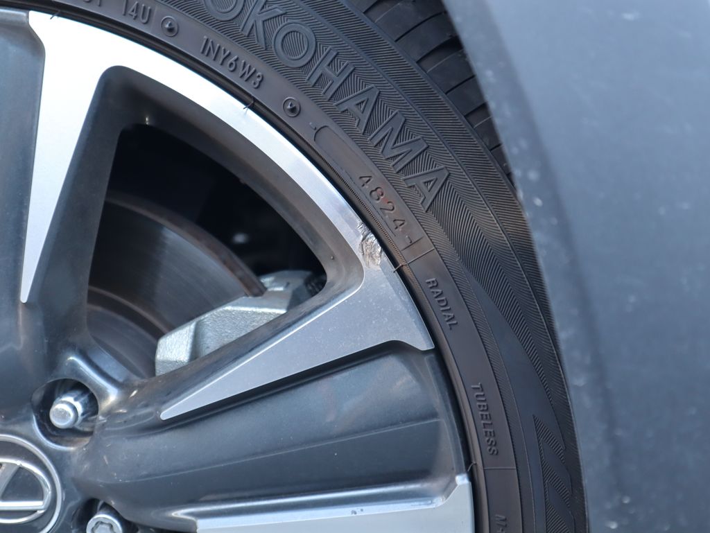 Thumbnail: 2022 Lexus UX - 28