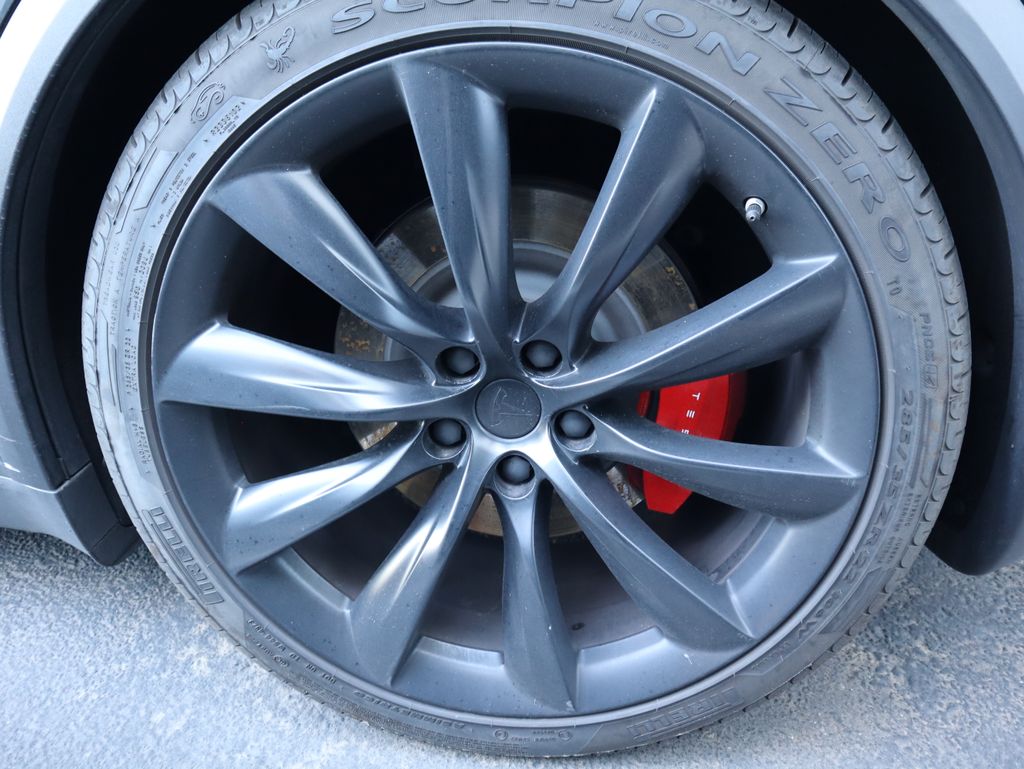 Thumbnail: 2021 Tesla Model X - 17