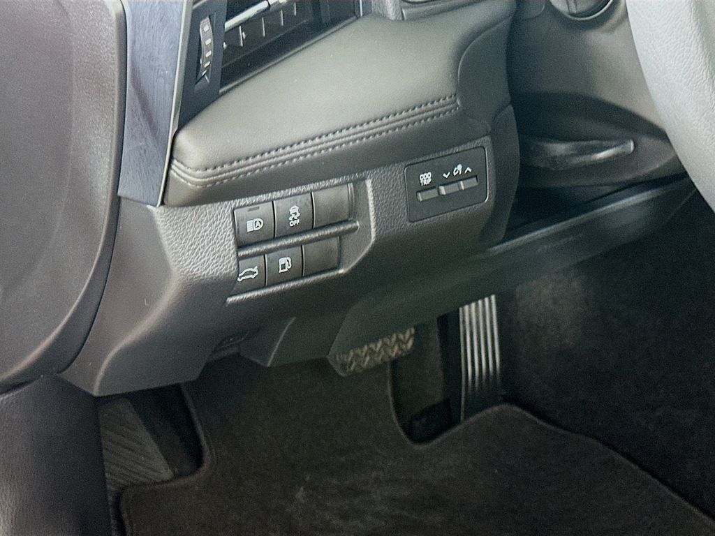 Thumbnail: 2022 Toyota Avalon - 10