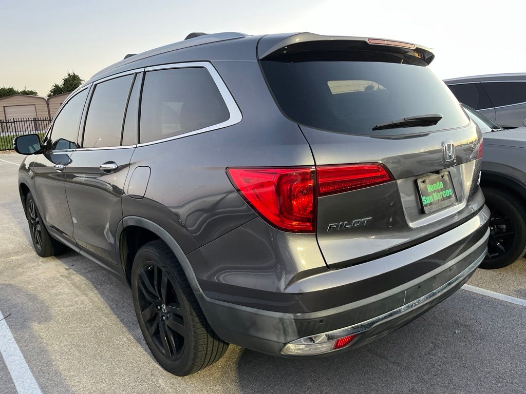 Thumbnail: 2017 Honda Pilot - 4