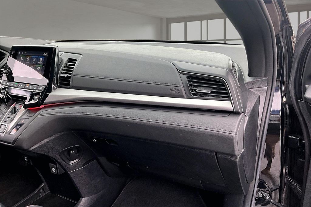 Used 2024 Honda Odyssey Van