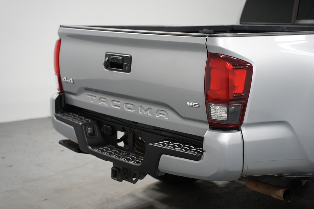 2019 Toyota Tacoma SR 9