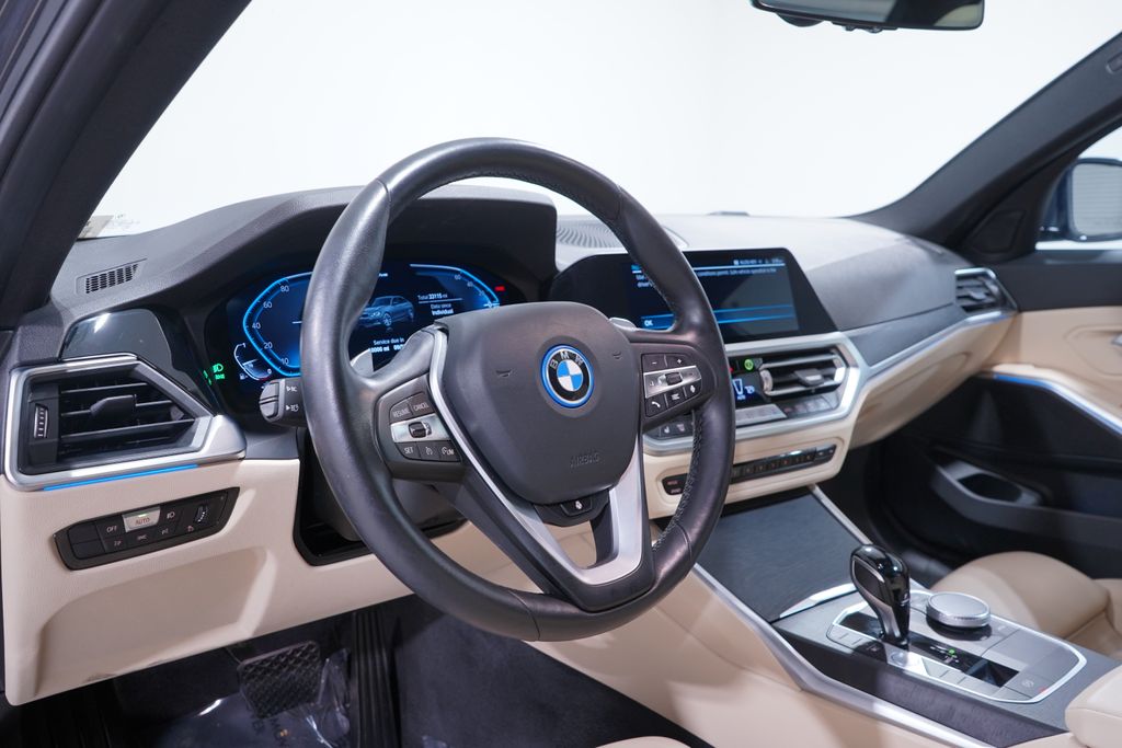 2022 BMW 3 Series 330e xDrive 6