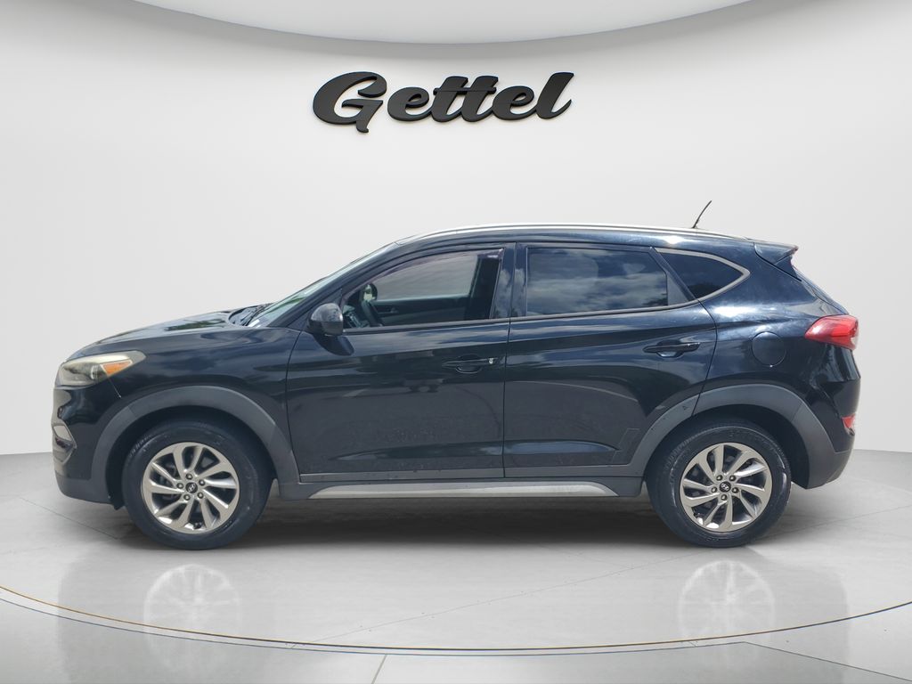 Used 2017 Black Hyundai SE image 8