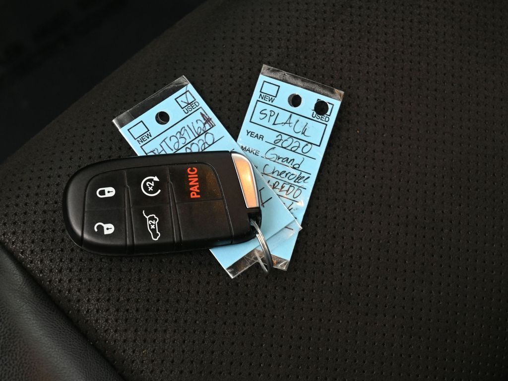 Used 2020 Diamond Black Crystal Pearlcoat Jeep Altitude image 19