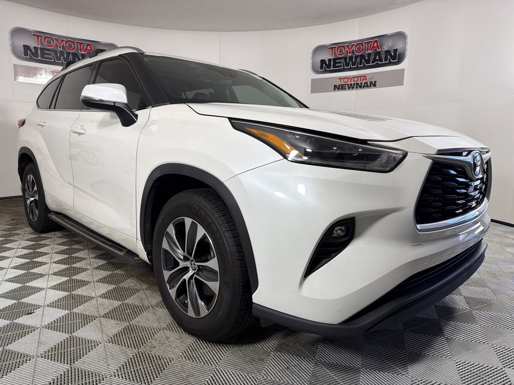 2021 Toyota Highlander XLE FWD
