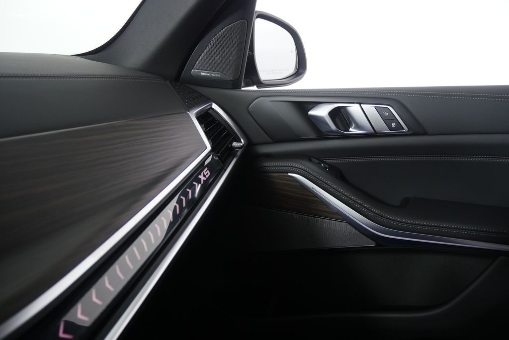 Thumbnail: 2026 BMW X5 - 24