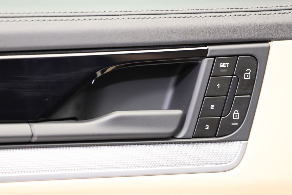 Thumbnail: 2024 Porsche Cayenne - 30