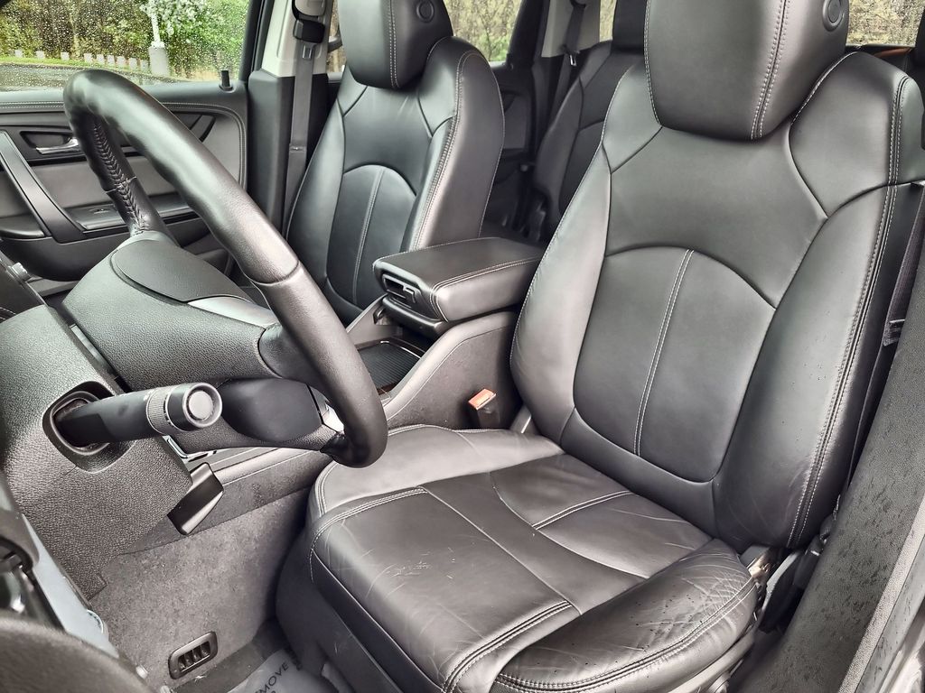 2016 Chevrolet Traverse LT 13