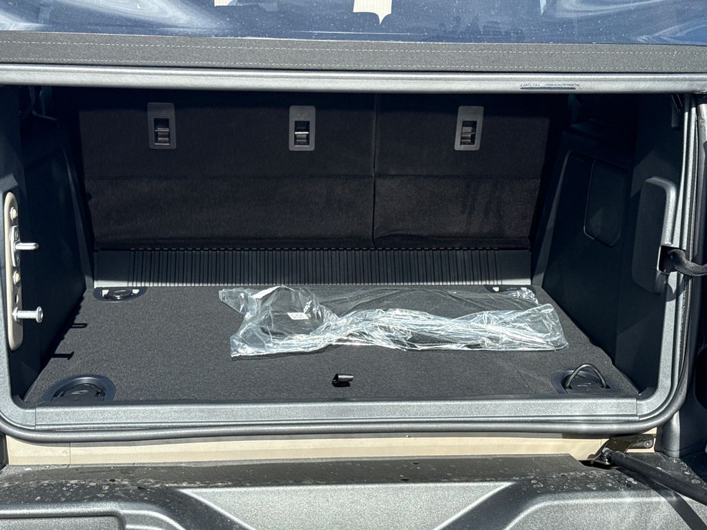 2025 Ford Bronco Base photo 14