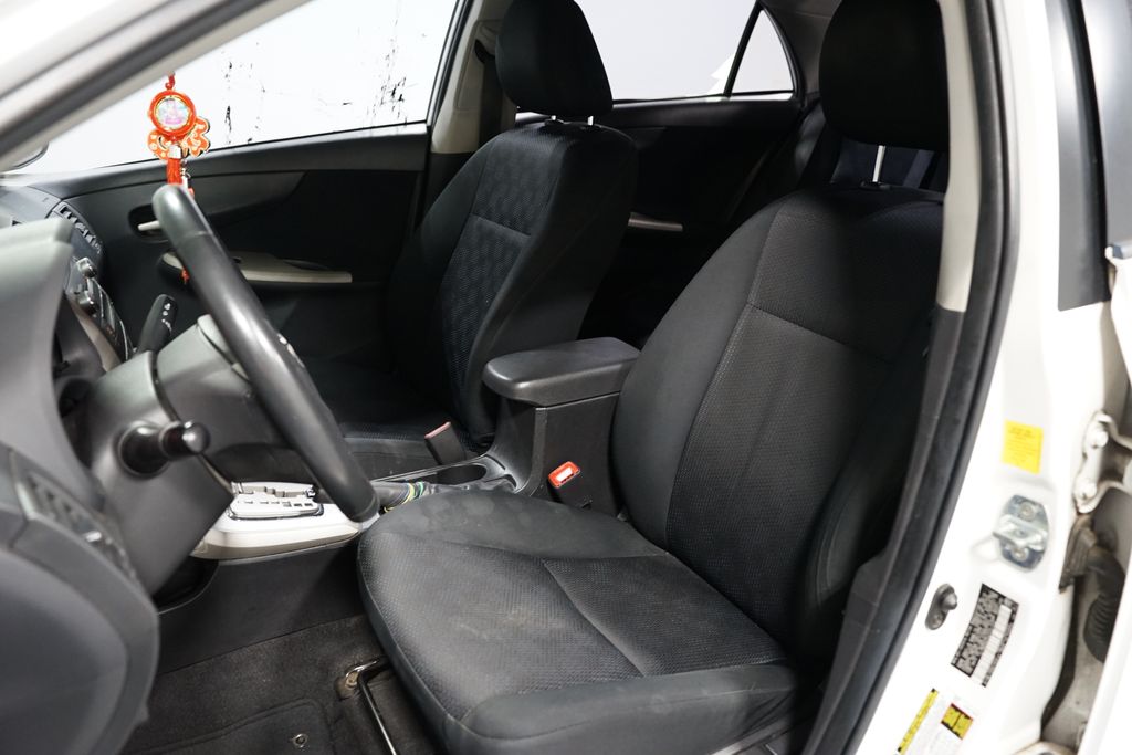 Thumbnail: 2010 Toyota Corolla - 6