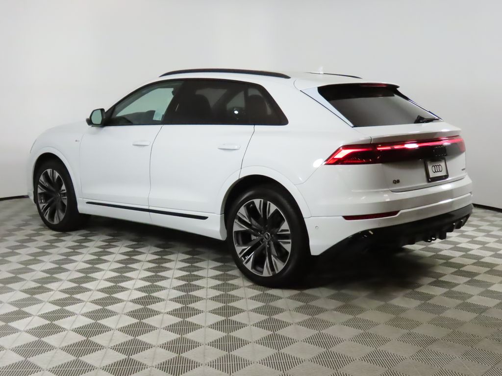 Thumbnail: 2025 Audi Q8 - 3