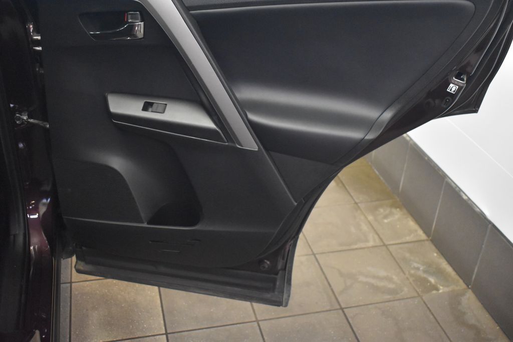 2018 Toyota RAV4 XLE 30