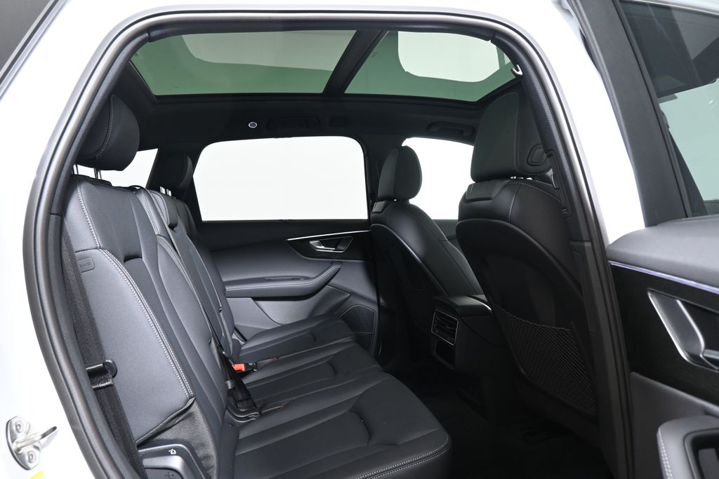 Thumbnail: 2025 Audi Q7 - 20