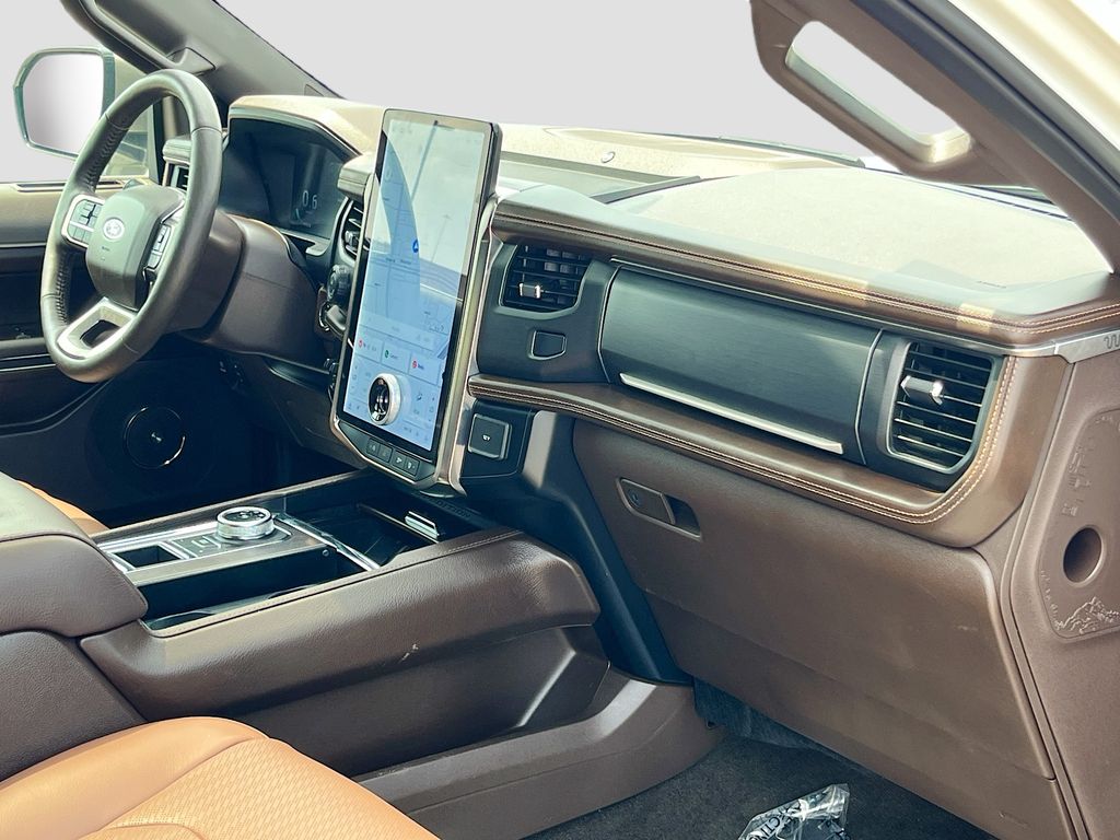 Used 2024 White Ford King Ranch image 32