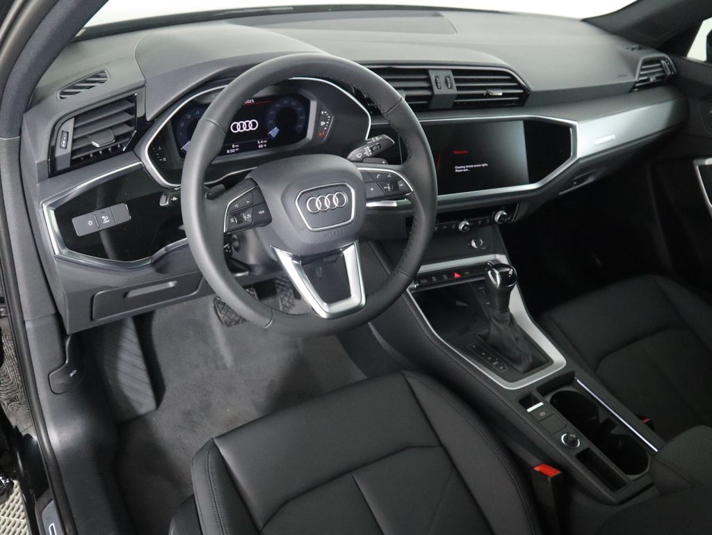 Thumbnail: 2025 Audi Q3 - 10