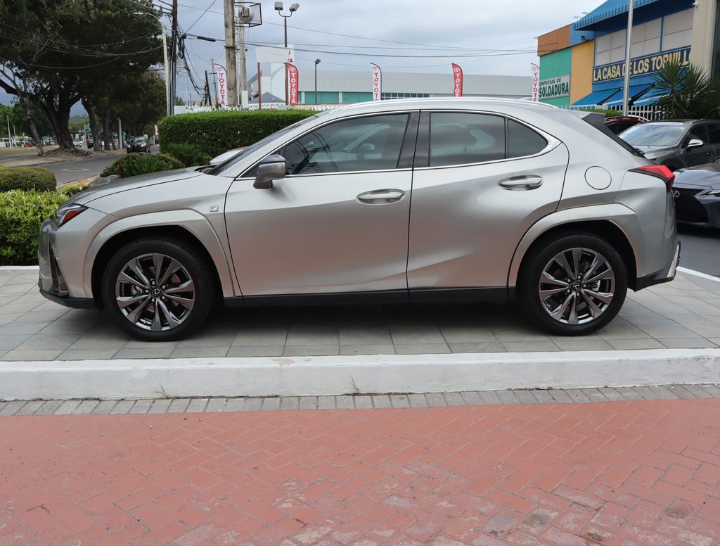 Thumbnail: 2022 Lexus UX - 8