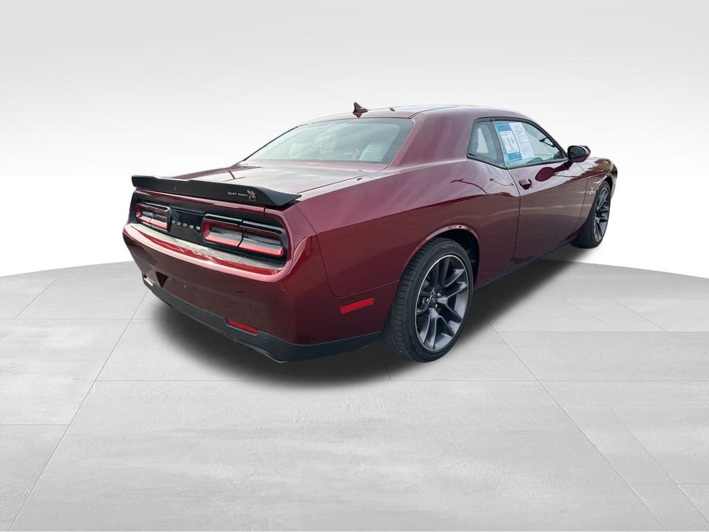 2023 Octane Red Pearlcoat Dodge Challenger R/T Scat Pack RWD Coupe