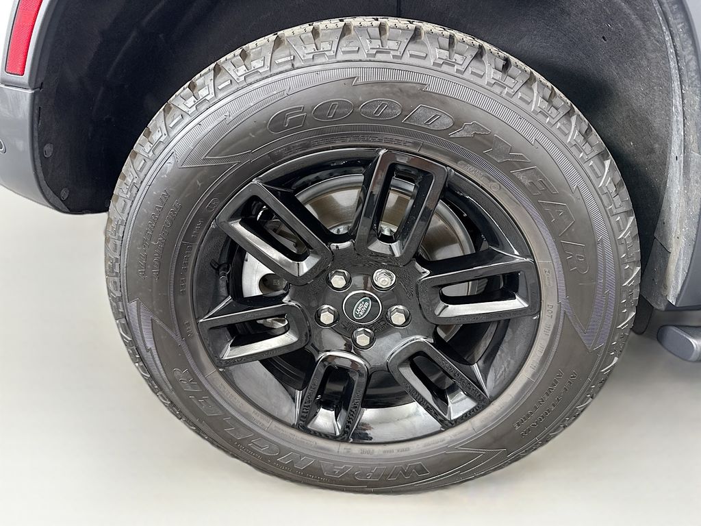 Thumbnail: 2025 Land Rover Defender - 32