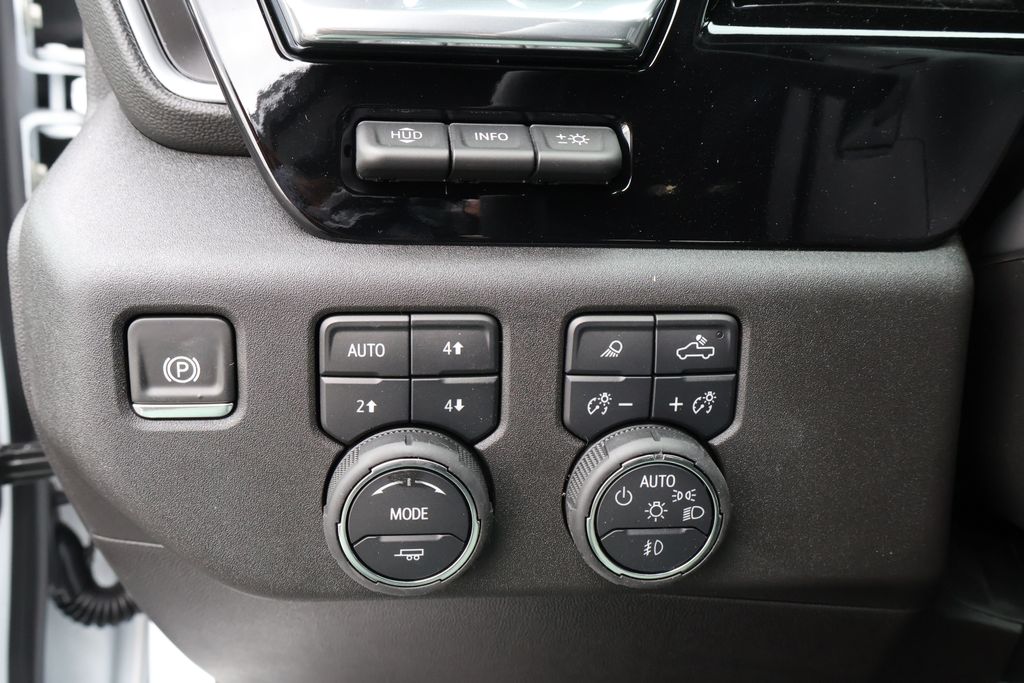 2025 Chevrolet Silverado 3500 LTZ 21