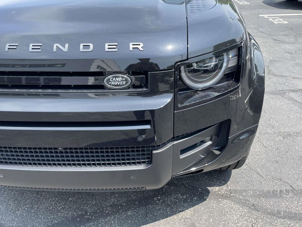 New 2026 Black Land Rover X-Dynamic SE image 7