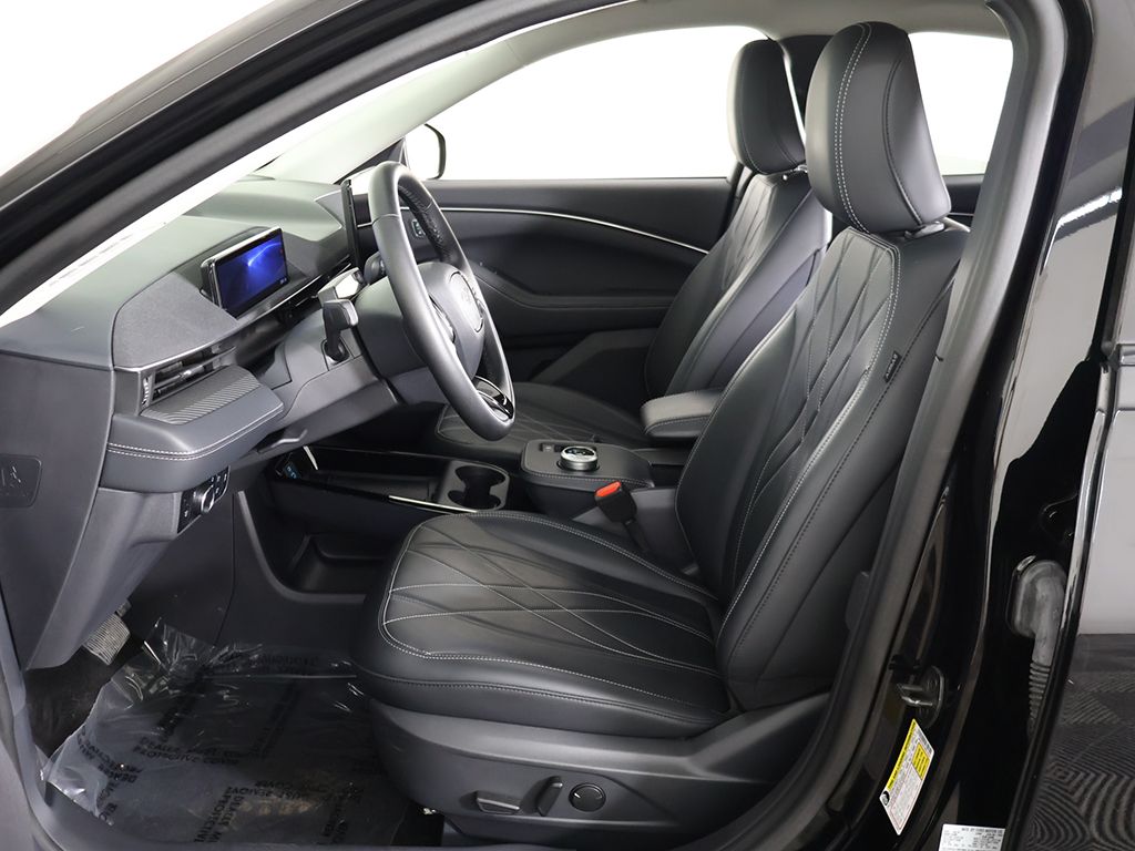 Used 2024 Black Ford Select image 29