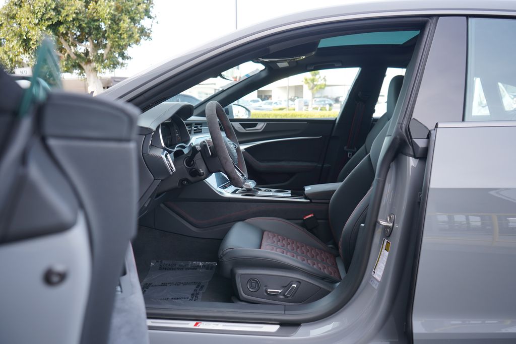 Thumbnail: 2025 Audi RS 7 - 9