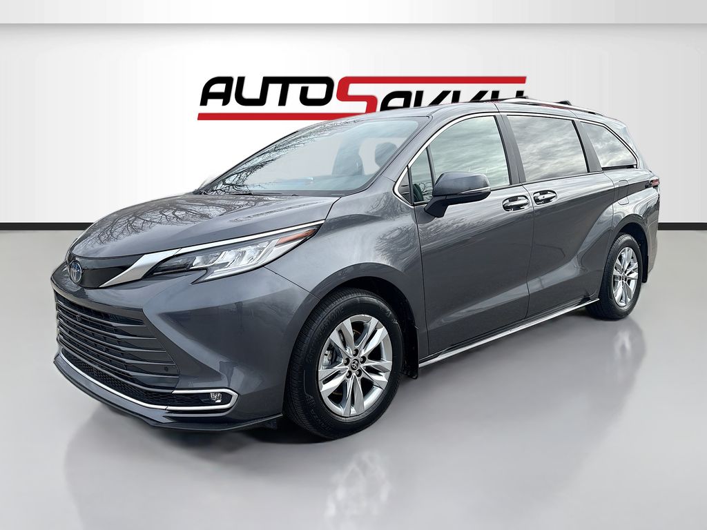 Used 2025 Gray Toyota Limited image 3