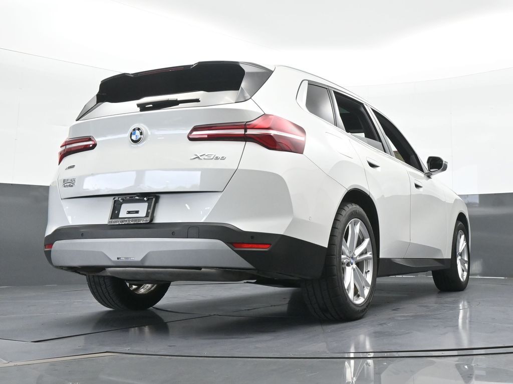 Used 2025 White Metallic BMW 30 xDrive image 67