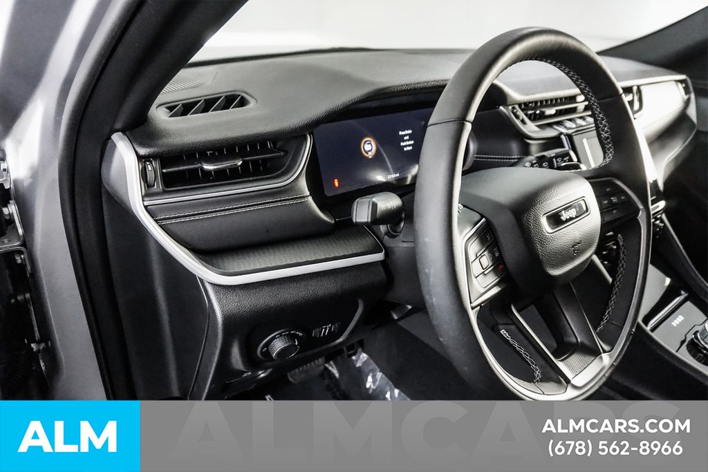 Used 2025 Silver Jeep Altitude image 35