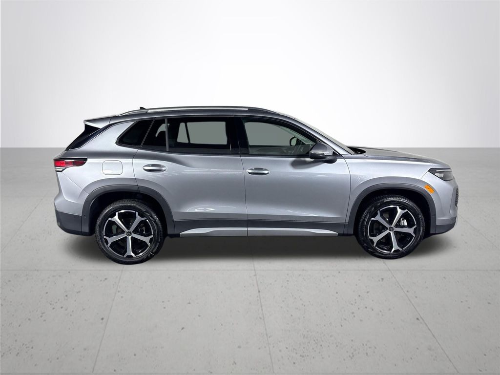 2025 Volkswagen Tiguan SE photo 2