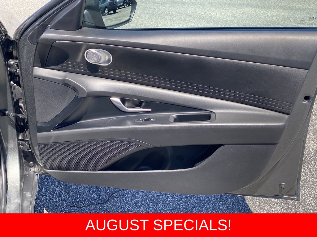 Used 2025 Hyundai Elantra Sedan