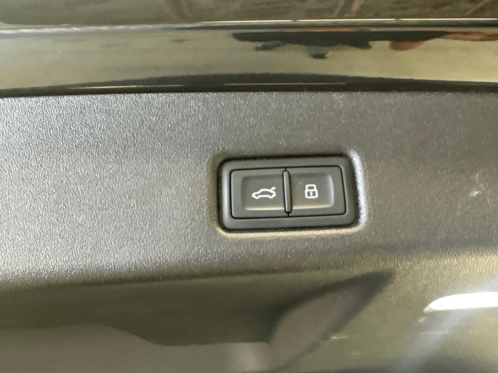 Thumbnail: 2025 Audi Q5 - 22