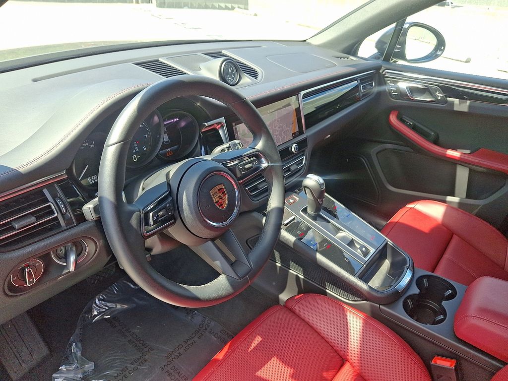 Thumbnail: 2024 Porsche Macan - 4