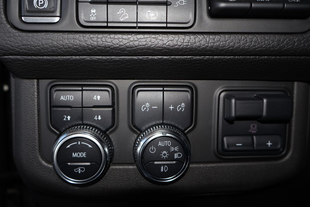 2022 GMC Yukon Denali 11