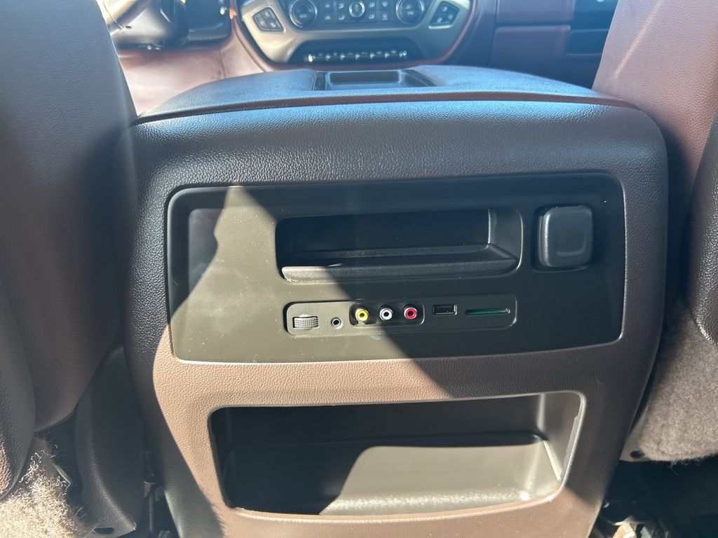 ChevroletSilverado 3500HD12