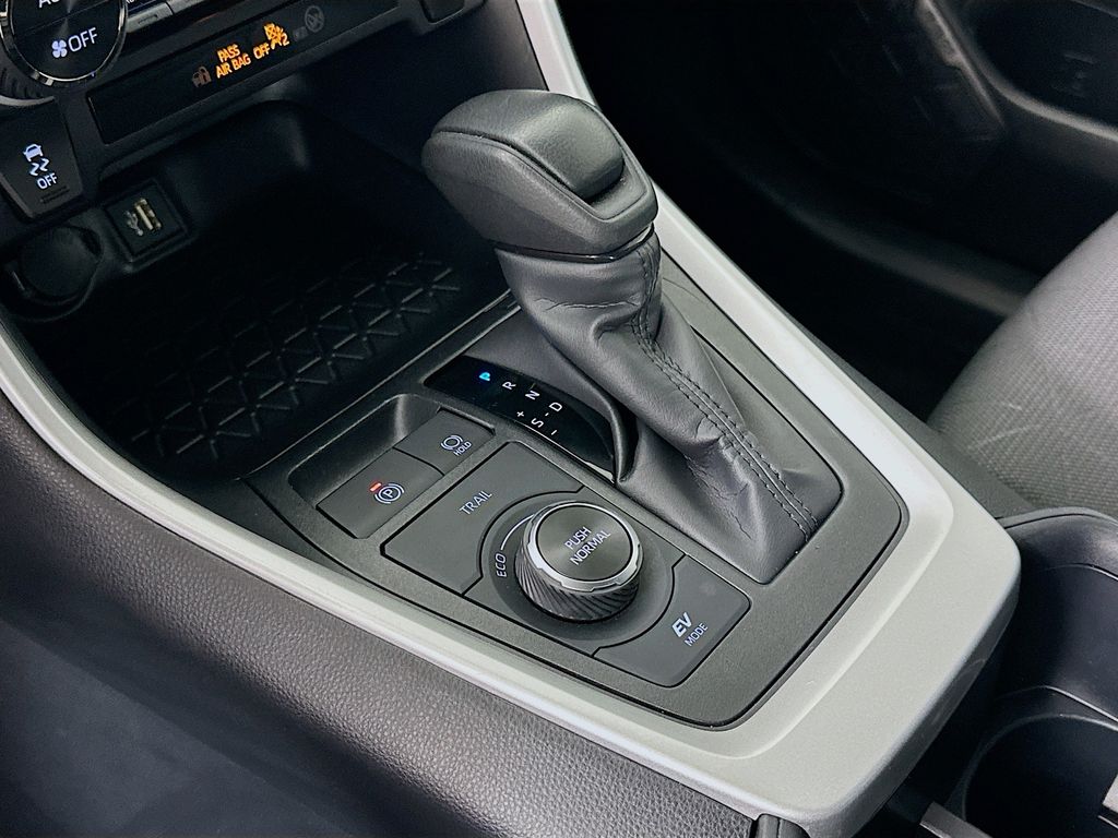 Thumbnail: 2025 Toyota RAV4 - 16