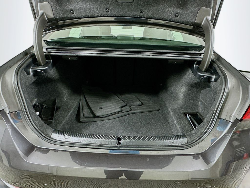 Thumbnail: 2025 BMW 5 Series - 27