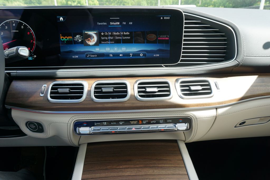 2025 Mercedes-Benz GLS 450 4MATIC 31