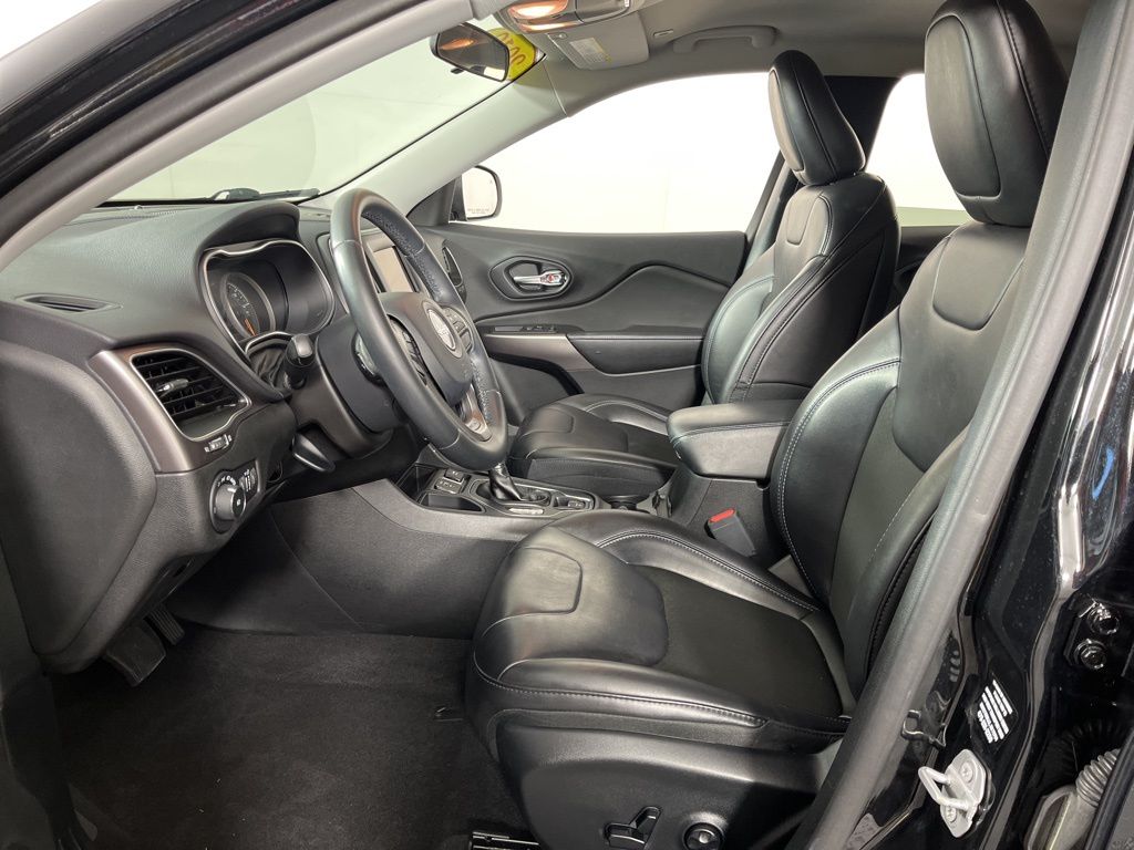 Thumbnail: 2019 Jeep Cherokee - 21