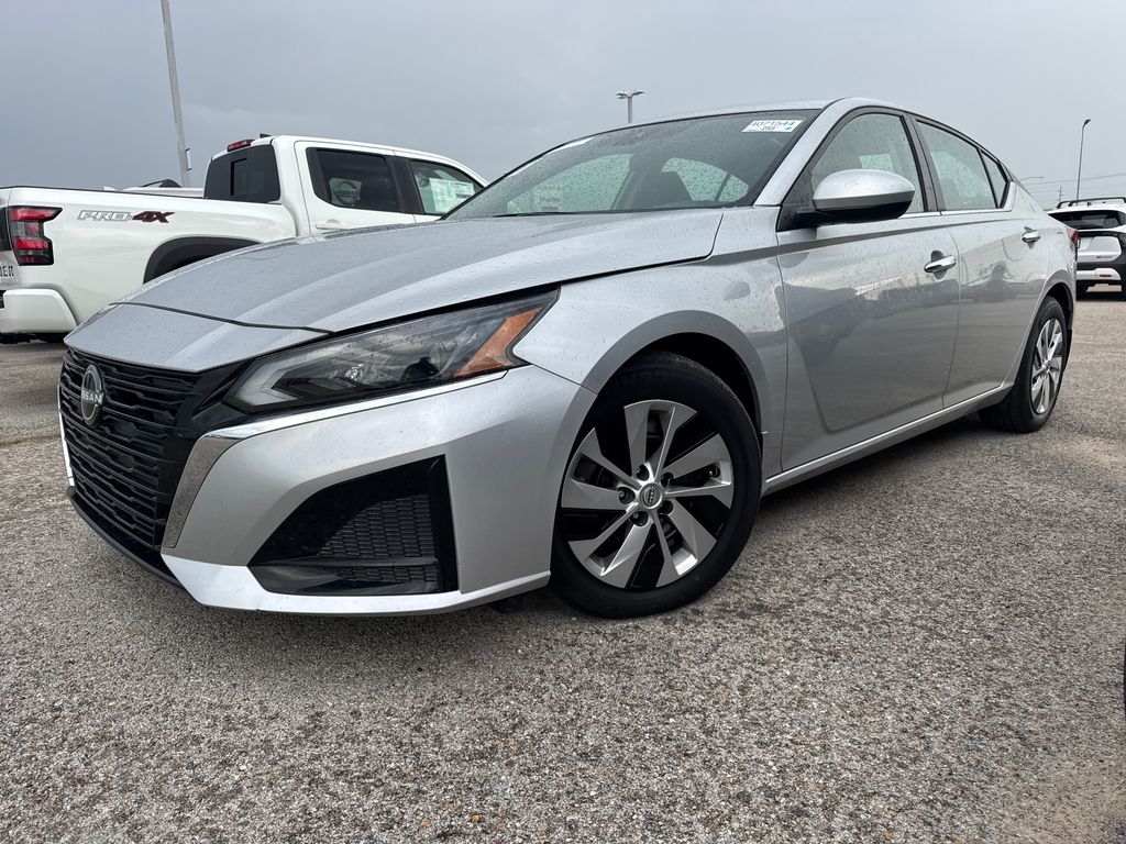 Brilliant Silver Metallic 2023 Nissan Altima Sedan Front-Wheel Drive Continuously Variable Transmission