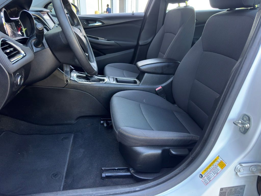 2019 Chevrolet Cruze LS - 7